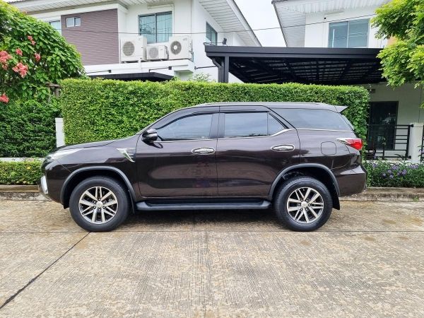 Toyota Fortuner 2.8 V (ปี 2016) SUV AT รูปที่ 2